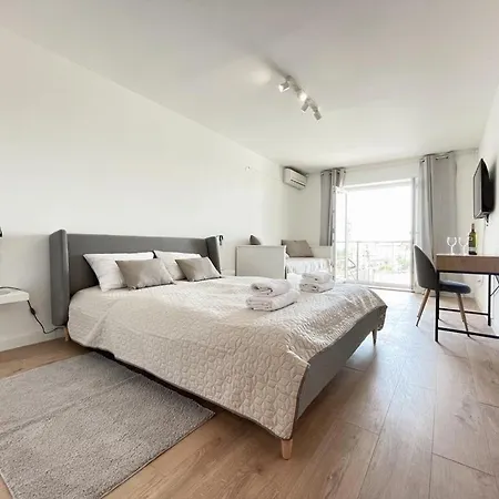 Caramel Comforts With Sea View In Stinjan Only 300 M From The Beach, Free Parking Pula