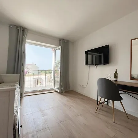 Caramel Comforts With Sea View In Stinjan Only 300 M From The Beach, Free Parking * Pula