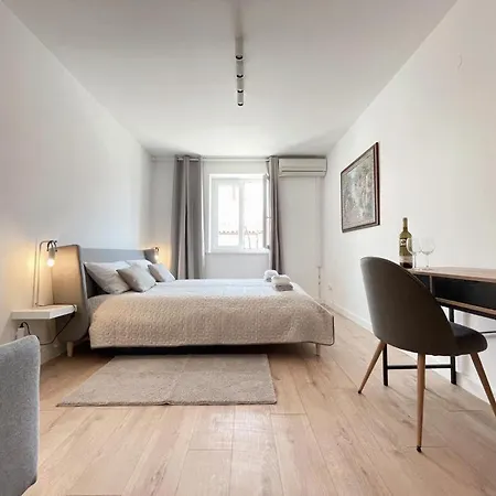 Caramel Comforts With Sea View In Stinjan Only 300 M From The Beach, Free Parking * Pula