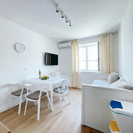 Caramel Comforts With Sea View In Stinjan Only 300 M From The Beach, Free Parking Lejlighed