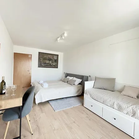 Caramel Comforts With Sea View In Stinjan Only 300 M From The Beach, Free Parking Lejlighed