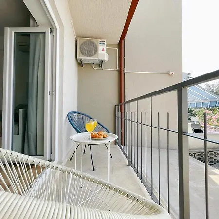 Caramel Comforts With Sea View In Stinjan Only 300 M From The Beach, Free Parking Apartament