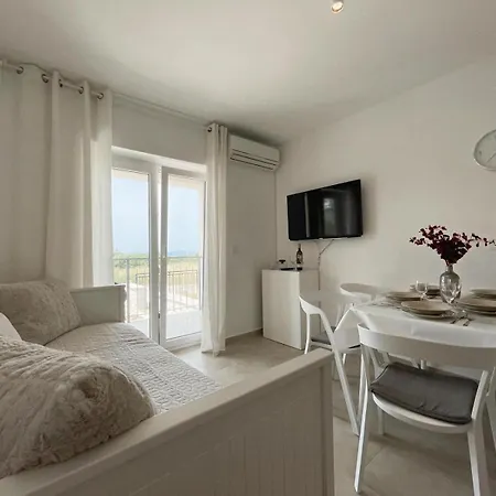 Caramel Comforts With Sea View In Stinjan Only 300 M From The Beach, Free Parking * Pula