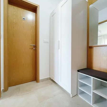 Caramel Comforts With Sea View In Stinjan Only 300 M From The Beach, Free Parking Appartement