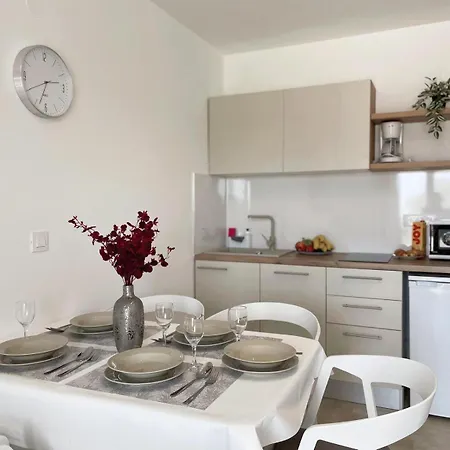 Appartement Caramel Comforts With Sea View In Stinjan Only 300 M From The Beach, Free Parking *