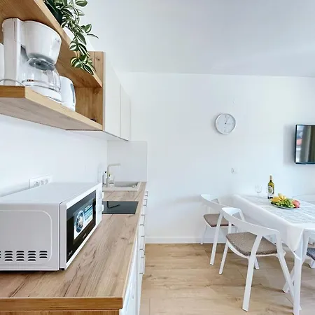 Lejlighed Caramel Comforts With Sea View In Stinjan Only 300 M From The Beach, Free Parking