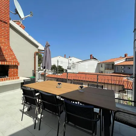 Caramel Comforts With Sea View In Stinjan Only 300 M From The Beach, Free Parking Daire Pula