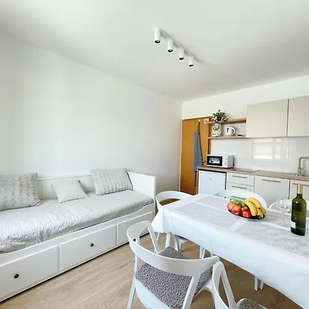 Caramel Comforts With Sea View In Stinjan Only 300 M From The Beach, Free Parking Appartamento Pola