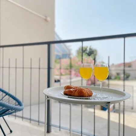Caramel Comforts With Sea View In Stinjan Only 300 M From The Beach, Free Parking * Pula