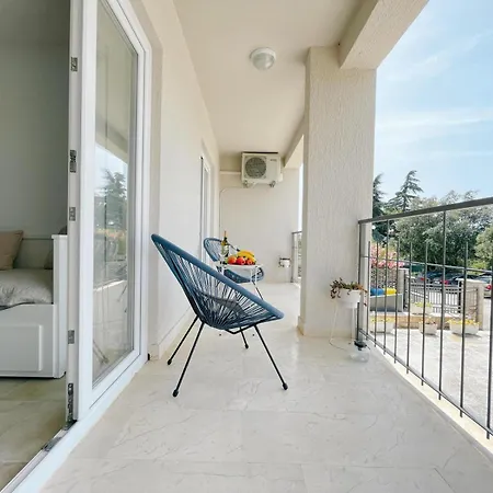 Caramel Comforts With Sea View In Stinjan Only 300 M From The Beach, Free Parking Daire