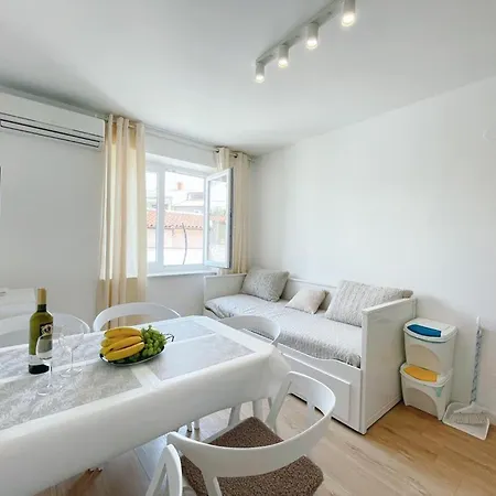 Caramel Comforts With Sea View In Stinjan Only 300 M From The Beach, Free Parking *