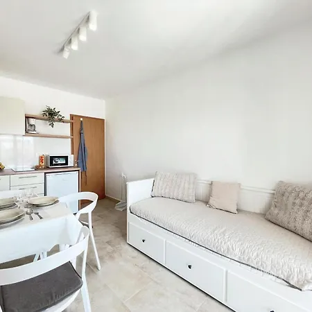 Caramel Comforts With Sea View In Stinjan Only 300 M From The Beach, Free Parking Pula