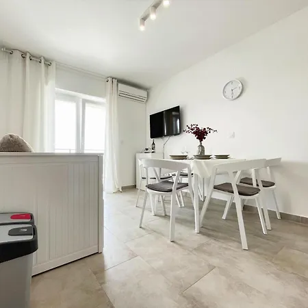 Daire Caramel Comforts With Sea View In Stinjan Only 300 M From The Beach, Free Parking *