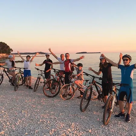 Caramel Comforts With Sea View In Stinjan Only 300 M From The Beach, Free Parking * Pula