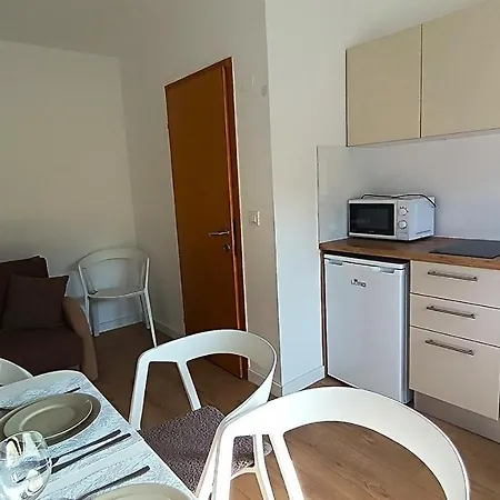 Caramel Comforts With Sea View In Stinjan Only 300 M From The Beach, Free Parking Pula