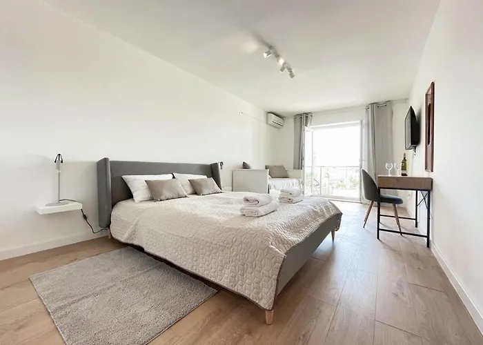 Caramel Comforts With Sea View In Stinjan Only 300 M From The Beach, Free Parking Pula