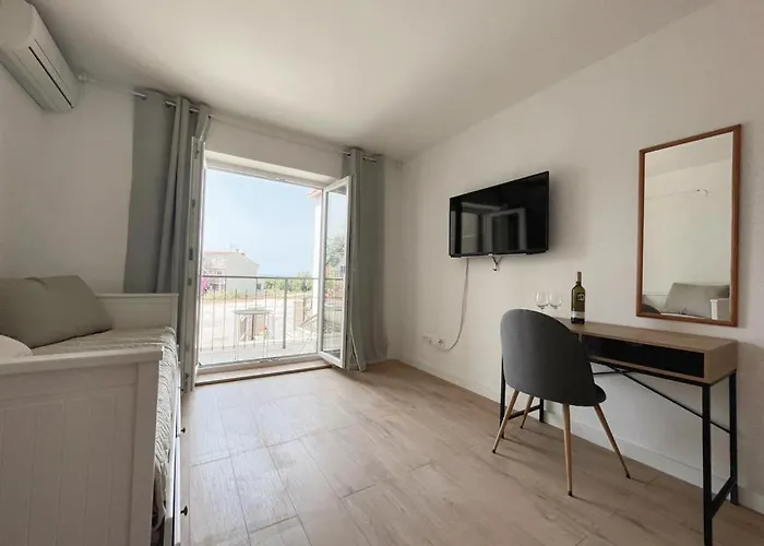 Caramel Comforts With Sea View In Stinjan Only 300 M From The Beach, Free Parking * Pula