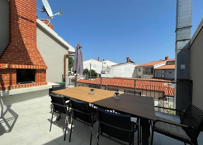 Caramel Comforts With Sea View In Stinjan Only 300 M From The Beach, Free Parking Apartment Pula