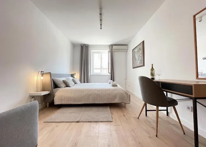 Caramel Comforts With Sea View In Stinjan Only 300 M From The Beach, Free Parking * Pula