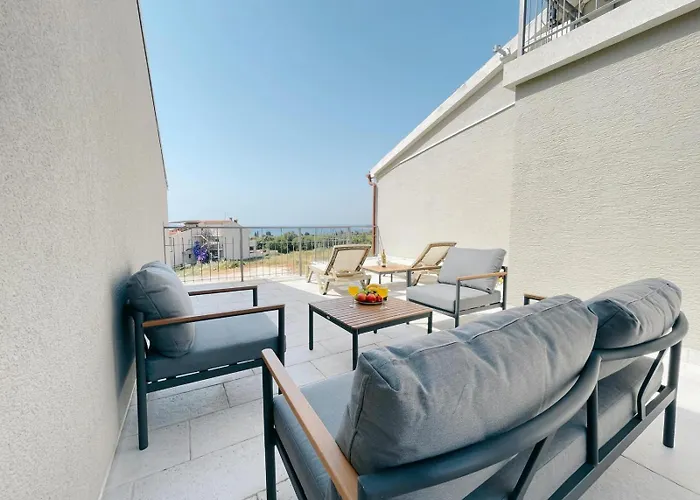 Caramel Comforts With Sea View In Stinjan Only 300 M From The Beach, Free Parking * Pula