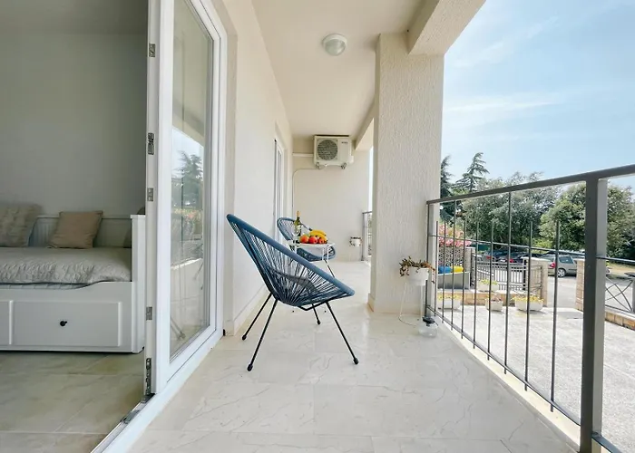 Caramel Comforts With Sea View In Stinjan Only 300 M From The Beach, Free Parking Apartment