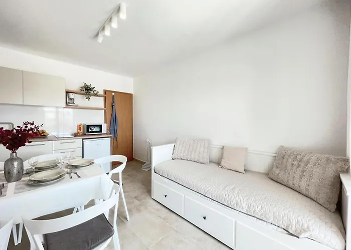 Caramel Comforts With Sea View In Stinjan Only 300 M From The Beach, Free Parking Pula