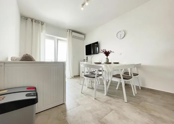 Apartment Caramel Comforts With Sea View In Stinjan Only 300 M From The Beach, Free Parking *