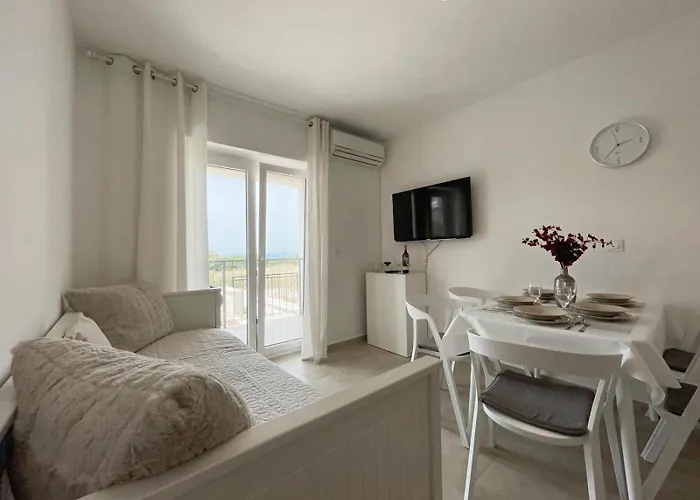 Caramel Comforts With Sea View In Stinjan Only 300 M From The Beach, Free Parking * Pula