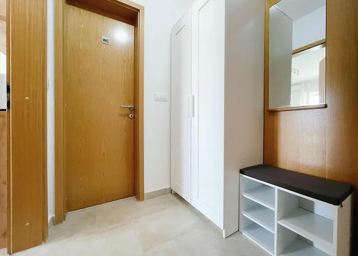 Caramel Comforts With Sea View In Stinjan Only 300 M From The Beach, Free Parking Apartment