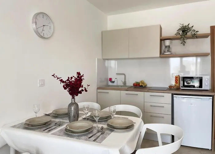 Apartment Caramel Comforts With Sea View In Stinjan Only 300 M From The Beach, Free Parking *