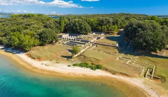 Apartment Caramel Comforts With Sea View In Stinjan Only 300 M From The Beach, Free Parking Pula